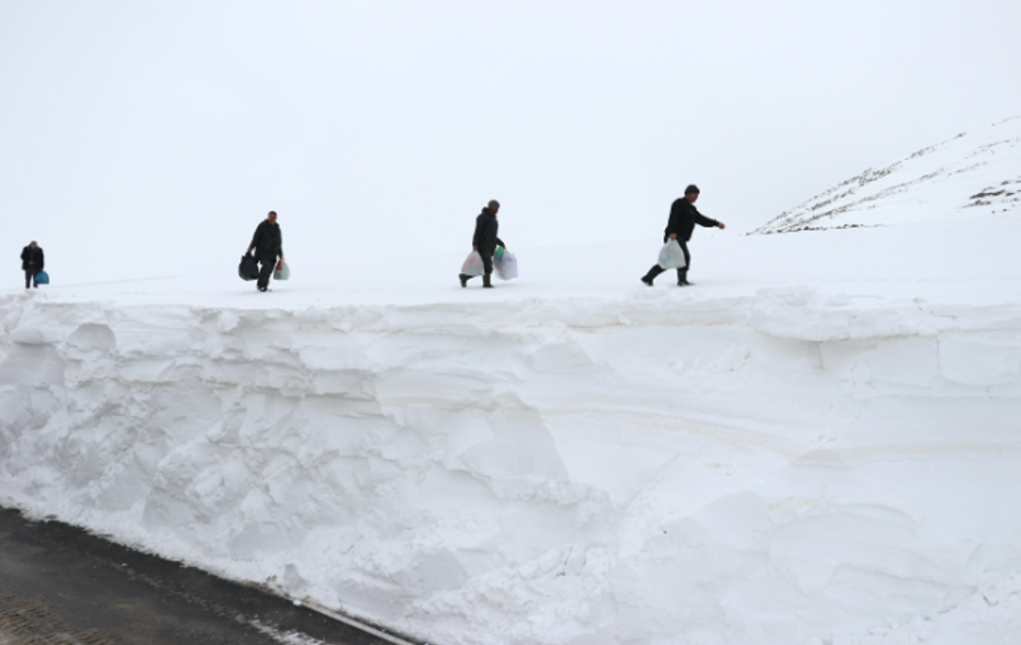 Ağrı'nın iki ilçesinde eğitime kar engeli