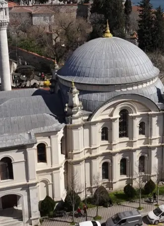 Harcına Kabe toprağı katıldı. 177 yıldır boğaz kıyısını süslüyor