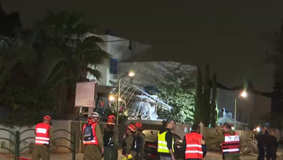 İran füzelerle Tel Aviv'i vuruyor. NTV ekibi patlama bölgesinde