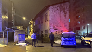 Sokakta boğazı kesilerek öldürüldü