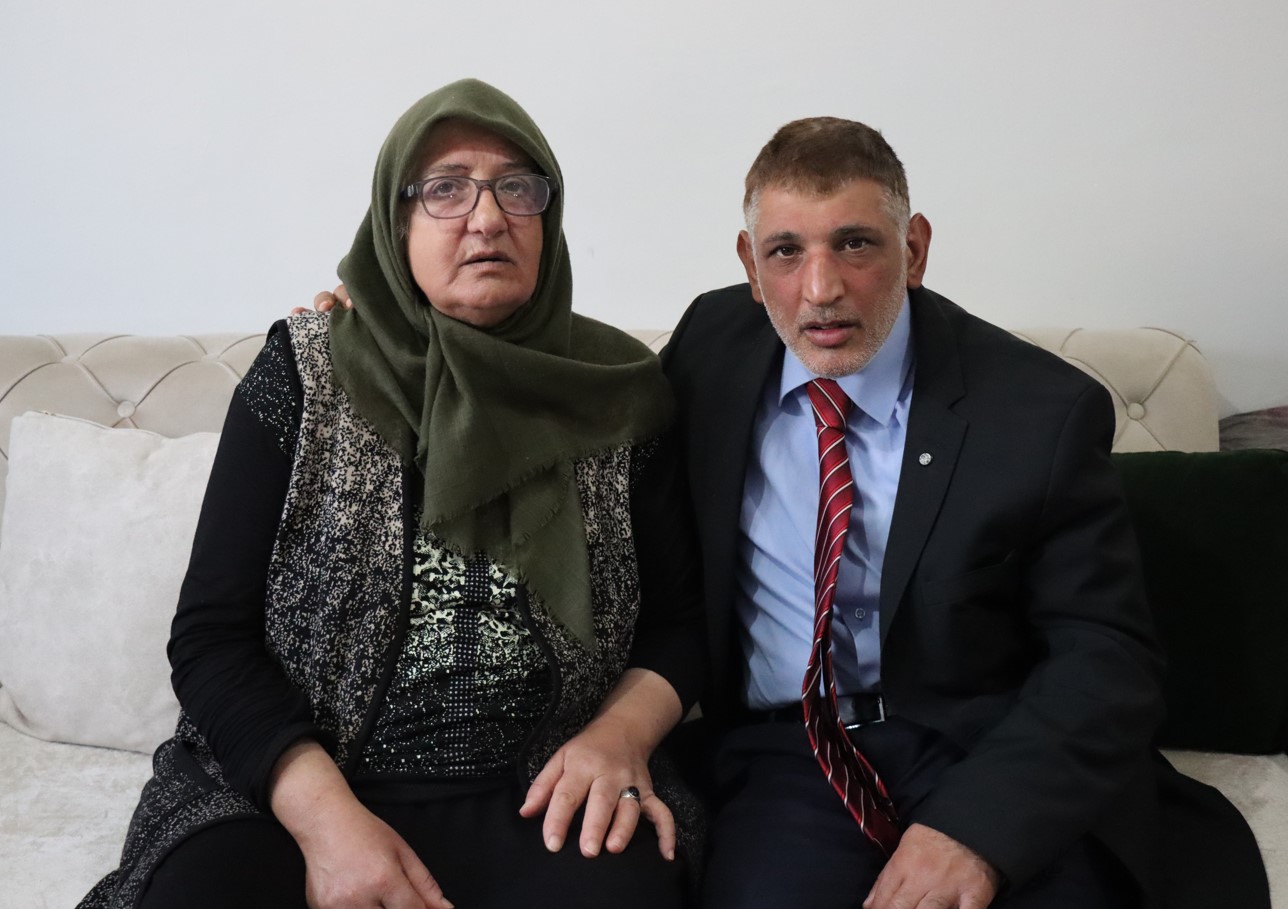 26 yıldır takım elbise giymeden dışarı çıkmıyor