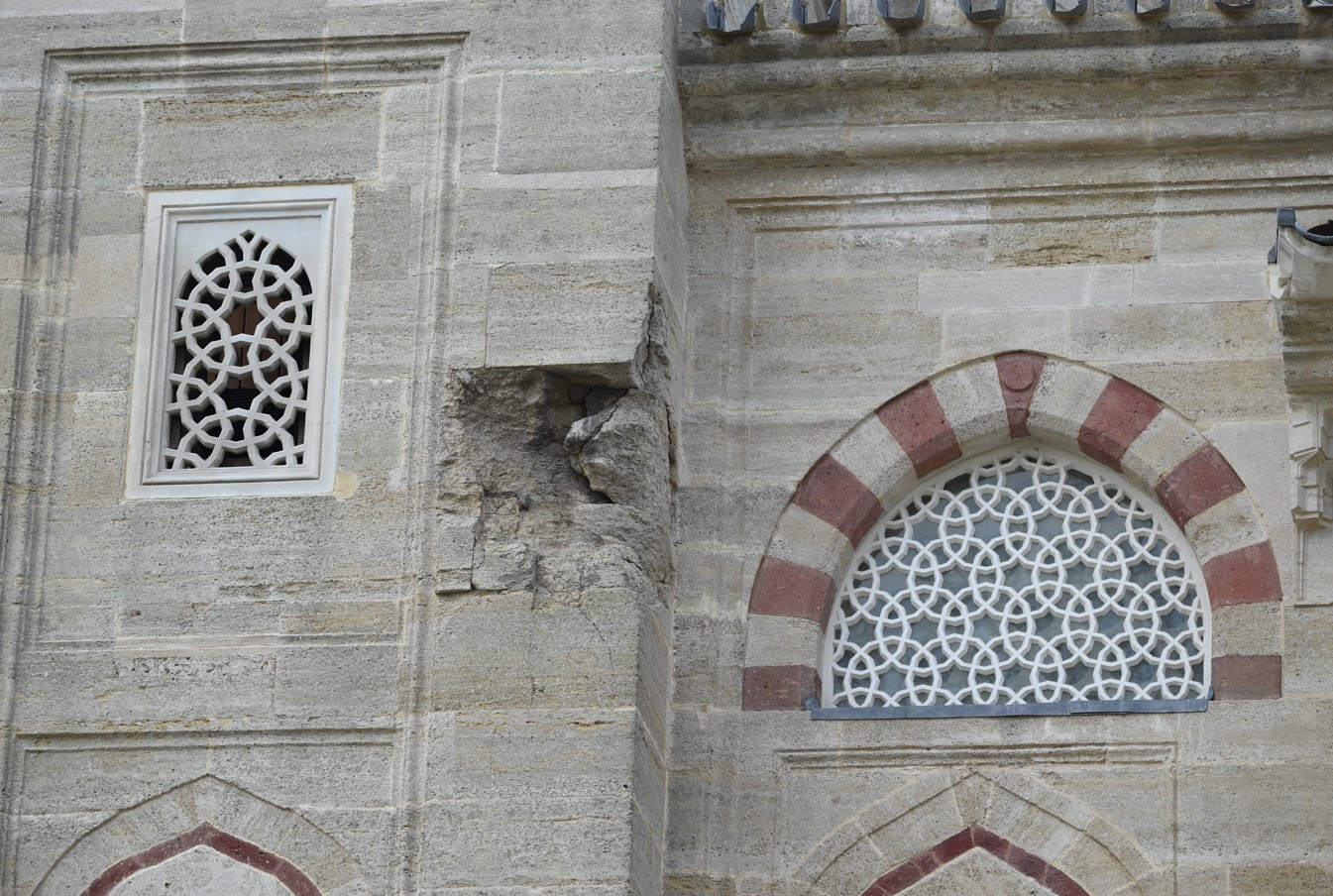 500 yıllık yapının restorasyonu bitti. Savaşın izine el sürülmedi