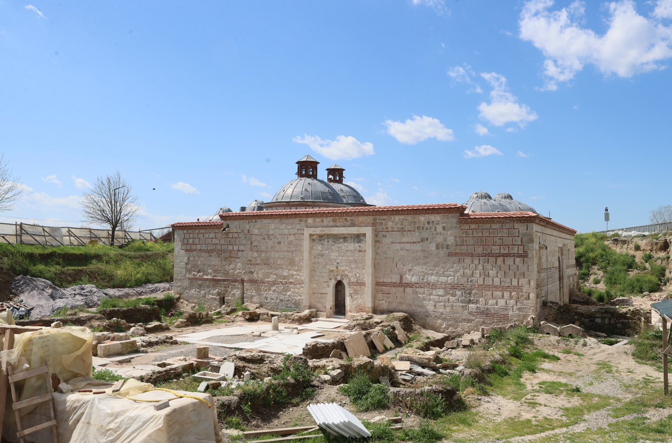 600 yıllık eserin restorasyonu devam ediyor. Hamam turizme kazandırılacak