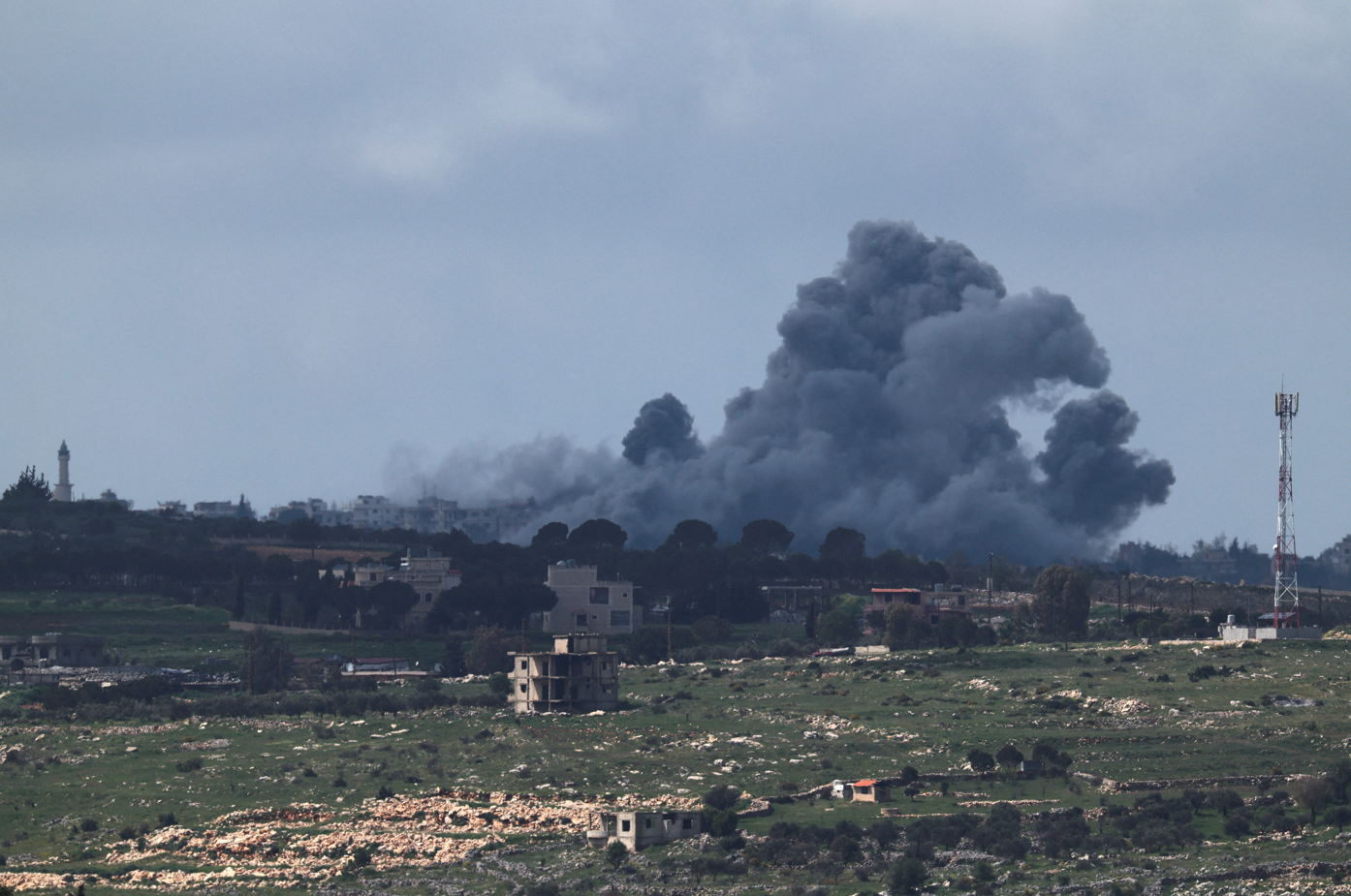 Lübnan'da hayatını kaybedenlerin sayısı bin 953'e çıktı