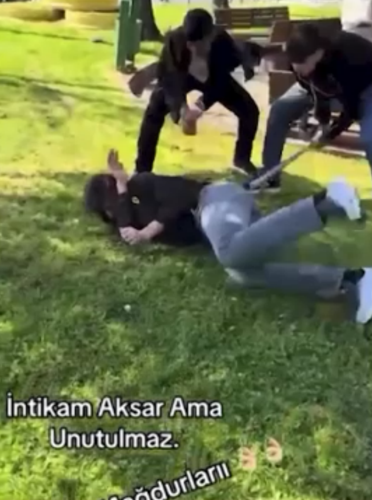 16 yaşındaki çocuğa öldüresiye dayak. Saldırıyı sosyal medyaya yüklediler, durumu ağır