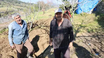 Bu köyün en genci 50 yaşında. ''İş başa düştü'' diyerek kolları sıvadılar