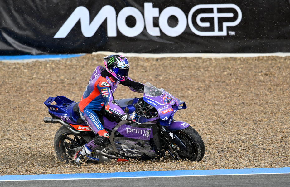 Toprak Razgatlıoğlu, pistten çıkarak yarışa veda etti