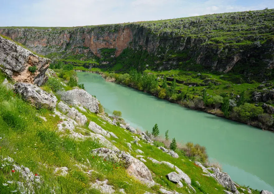 Fırat Nehri kenarında 5 bin yıllık miras. Son yıllarda ziyaretçi yağdı 1