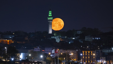 İstanbul'da dolunay büyüledi