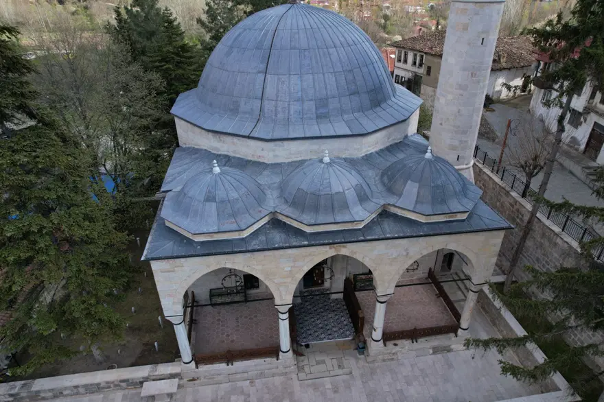 Birçok badireye rağmen 508 yıldır ayakta duruyor. Üzerine kurşun döküldü 1 Birçok badireye rağmen 508 yıldır ayakta duruyor. Üzerine kurşun döküldü 1