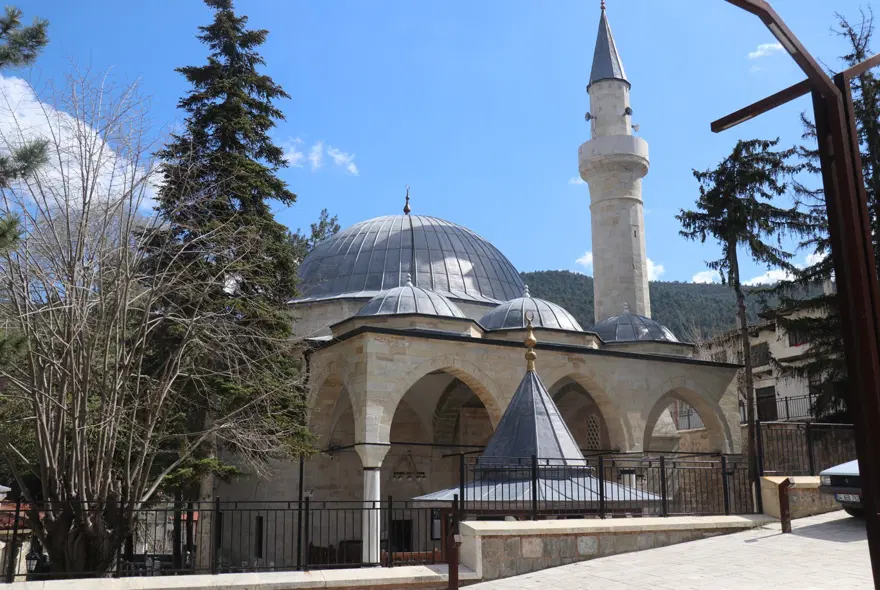Birçok badireye rağmen 508 yıldır ayakta duruyor. Üzerine kurşun döküldü 2 Birçok badireye rağmen 508 yıldır ayakta duruyor. Üzerine kurşun döküldü 2