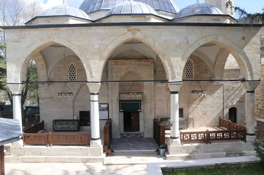 Birçok badireye rağmen 508 yıldır ayakta duruyor. Üzerine kurşun döküldü 3 Birçok badireye rağmen 508 yıldır ayakta duruyor. Üzerine kurşun döküldü 3