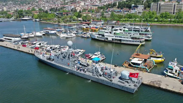 Kocaeli'de askeri gemiler ziyarete açıldı