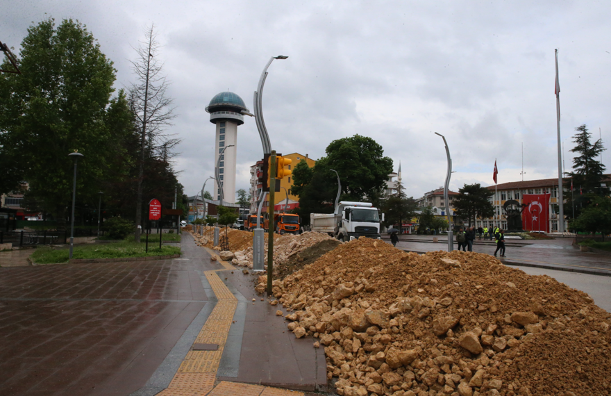 “KÖPRÜ RİSKİ BERTARAF ETMEK İÇİN YIKILDI"
 3