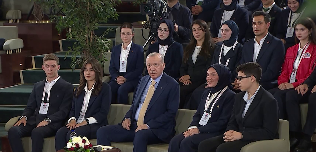 Beştepe'de gençlerle buluşma. Cumhurbaşkanı Erdoğan: Güvenli, huzurlu bir yarın inşa etme gayretindeyiz