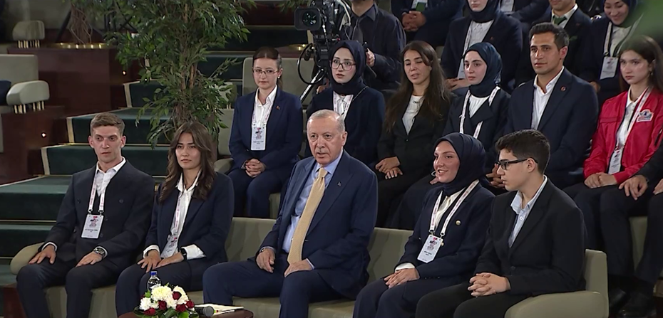 Beştepe'de gençlerle buluşma. Cumhurbaşkanı Erdoğan: Güvenli, huzurlu bir yarın inşa etme gayretindeyiz