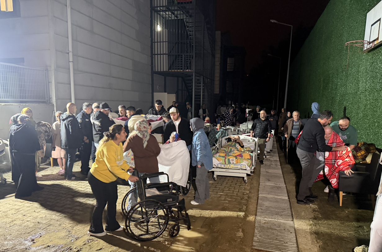 Huzurevinde gece yarısı yangın paniği