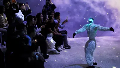 Manken robotlar podyuma çıktı