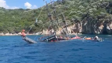 Marmaris'te tur teknesi battı