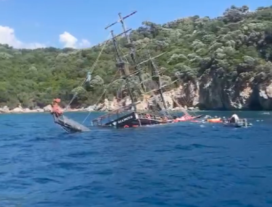 Marmaris'te tur teknesi battı