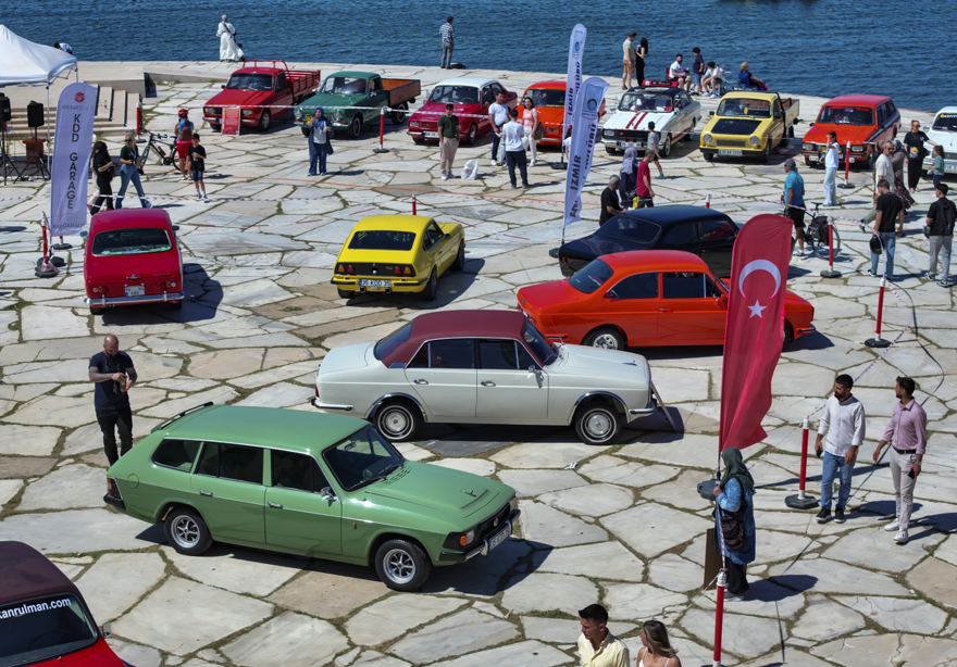 Anadol tutkunları İzmir'de buluştu. 45 araç sergilendi 6