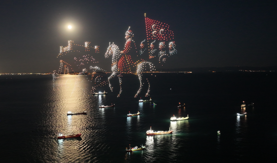 İstanbul'un fethinin 573. yıl dönümünde dronlu ışık gösterisi
