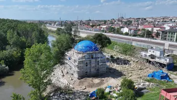Şehir ve nehir arasında sıkışıp kaldı. 548 yıldır ayakta
