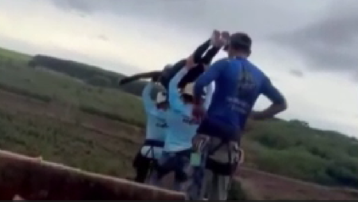 Brezilya'da "bungee jumping" faciası. Halatı bağlamayı unutup 40 metreden attılar