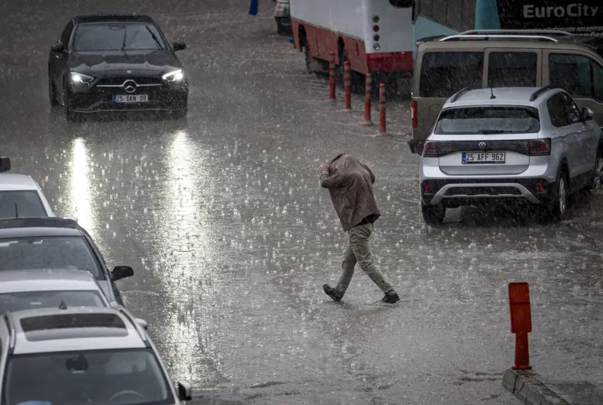 Serin hava bitiyor! Türkiye kavurucu sıcakların etkisi altına girecek. Sıcaklık 44 dereceye çıkacak 4