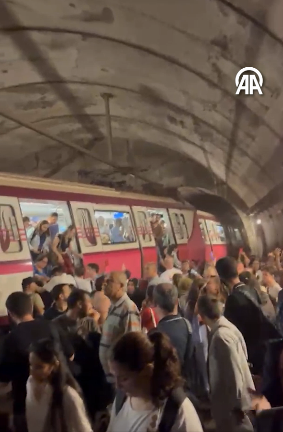 Kadıköy-Sabiha Gökçen Havalimanı Hattı'nda metro raydan çıktı