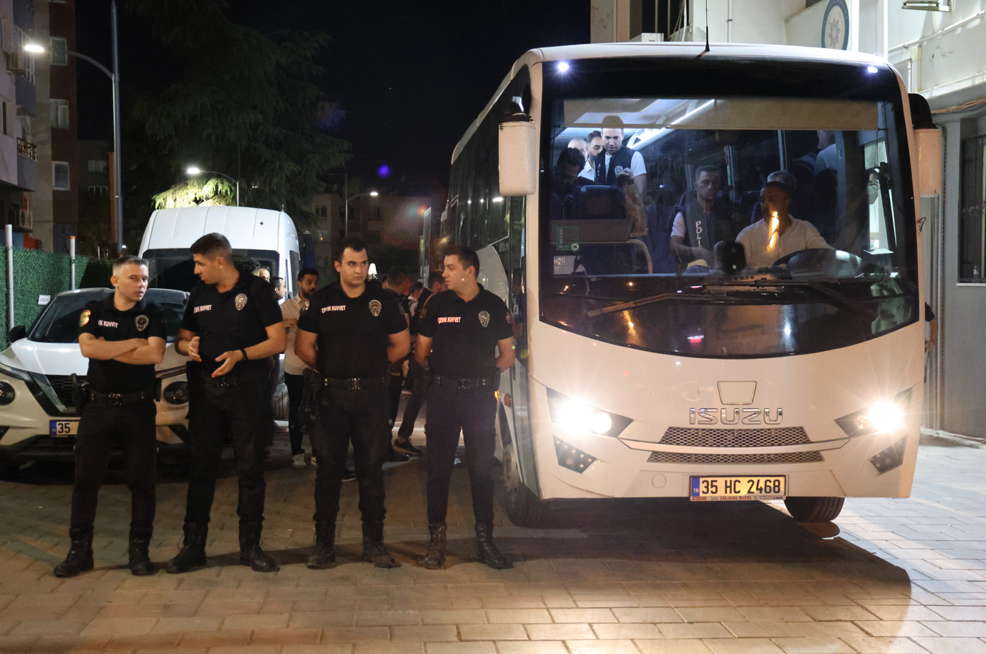Seferihisar Belediyesi'ne operasyon. Belediye Başkanı İsmail Yetişkin tutuklandı