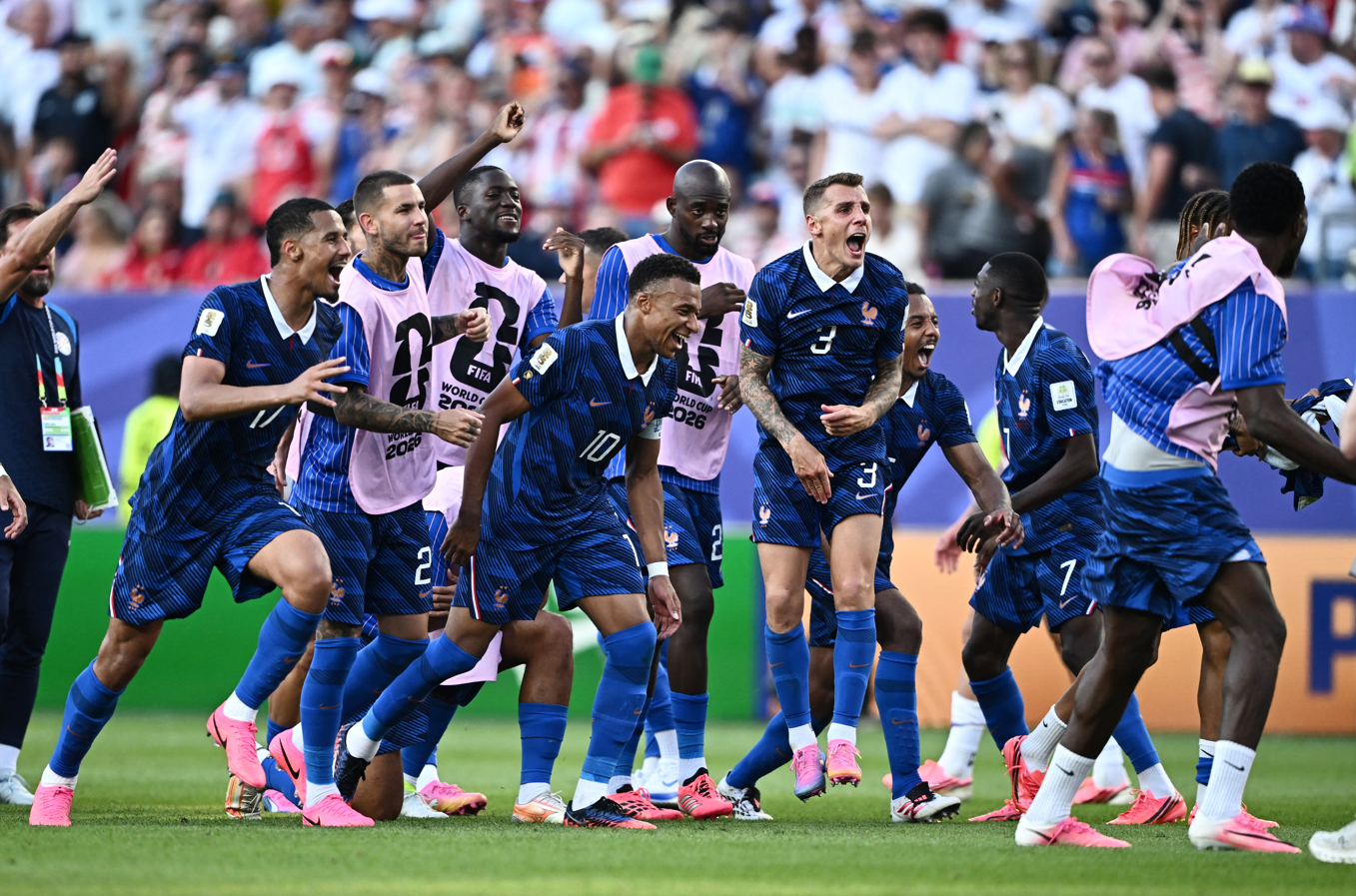 Fransa çeyrek finalde. Paraguay'ı tek golle geçtiler