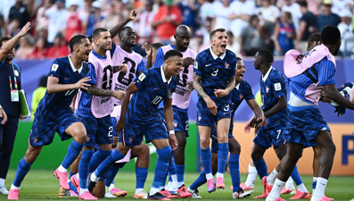 Fransa çeyrek finalde. Paraguay'ı tek golle geçtiler