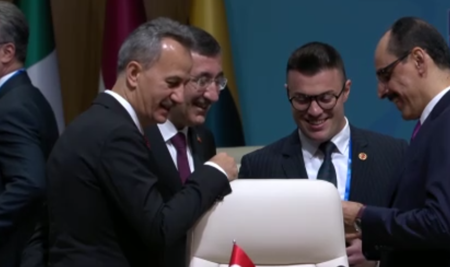 Erdoğan'ın masasındaki kalem NATO'da incelendi