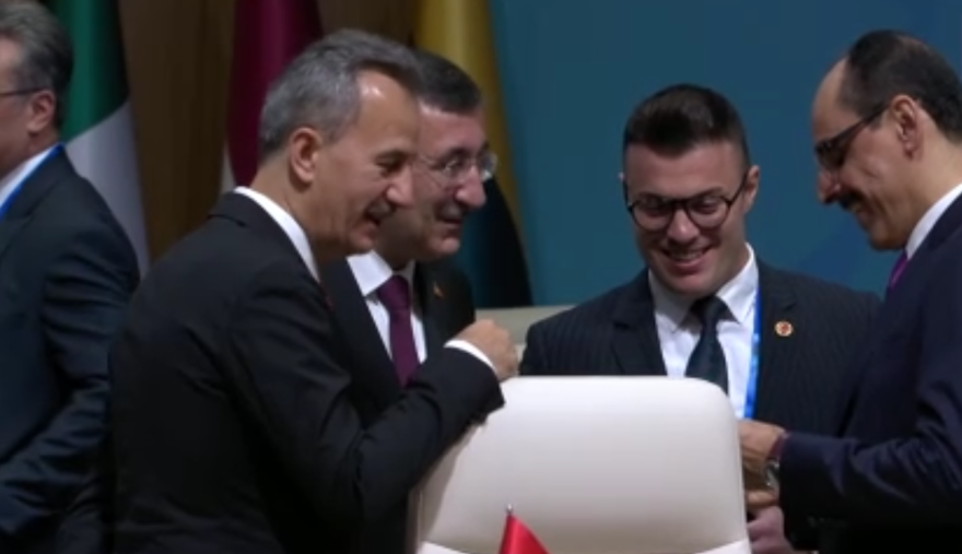 Yakından incelediler. Cumhurbaşkanı Erdoğan'ın kalemi ilgi odağı oldu 2