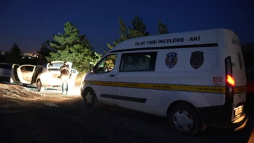 Silahlı saldırı şüphelisi polisten kaçarken tırın altında kaldı