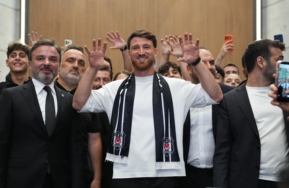 Salih Özcan, Beşiktaş için İstanbul'da