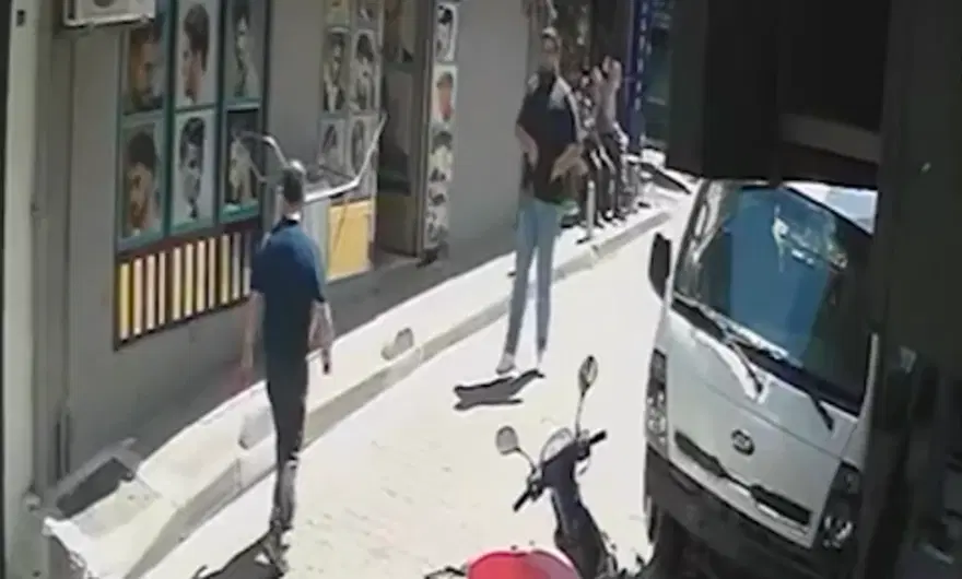 İstanbul'da korku dolu anlar. Tıraşı beğenmedi berberi bıçakladı 5