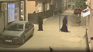 Çarşaflı hırsızlar polis baskınıyla yakalandı