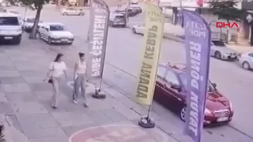 16 yaşındaki kızları taciz edip 72 yaşındaki adamı tekme tokat dövdüler
