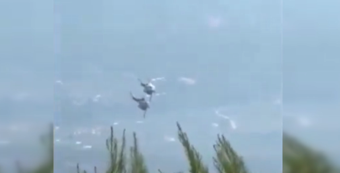 Yunanistan'da iki yangın söndürme helikopteri havada çarpıştı