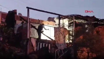Bir torununu kurtardı, diğerini kurtarmak için alevlerin içine geri girdi