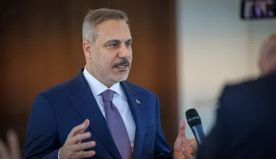 Dışişleri Bakanı Fidan Libya'da. "Buradaki yapıcı rolümüzü sürdüreceğiz"Dışişleri Bakanı Hakan Fidan, Libya'nın doğusu ile batısı arasındaki müzakereler hakkındaki izlenimlerinin olumlu olduğunu ve birleşmeye yönelik büyük destek gördüğünü belirtti.