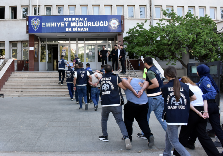 Kırıkkale'de 12 yıl önce derin dondurucuda bulunan cesetle ilgili 17 şüpheli yakalandı