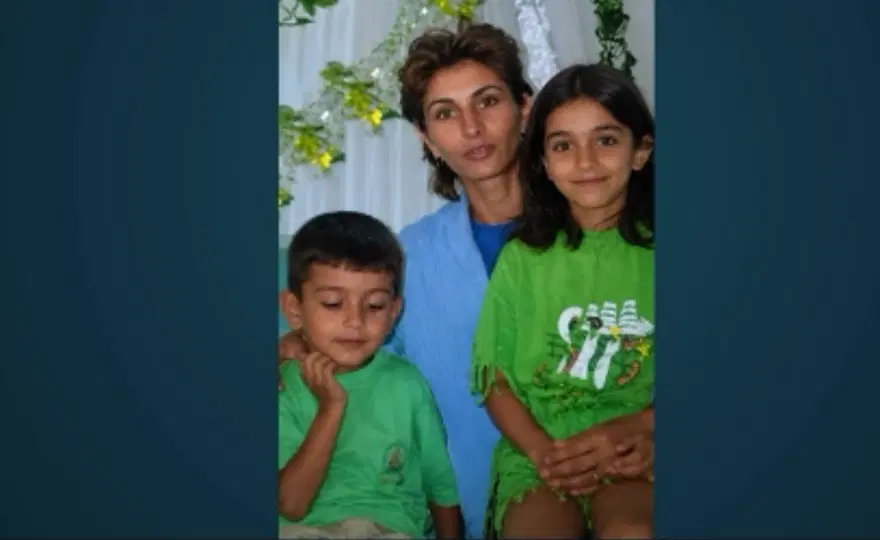 Depremde çocukları ve eşi öldü, engelli kaldı. Azmiyle "Yaşayan insan hazinesi" oldu Depremde çocukları ve eşi öldü, engelli kaldı. Azmiyle "Yaşayan insan hazinesi" oldu