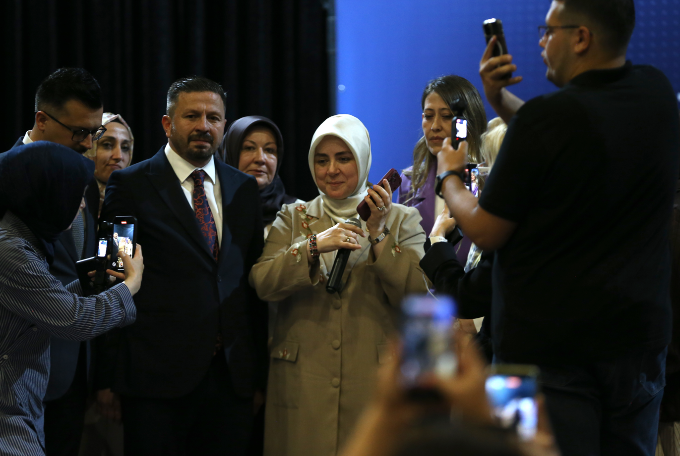 Cumhurbaşkanı Erdoğan AK Parti Balıkesir Kadın Kolları'na seslendi
