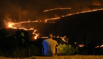 Ankara'daki yangın 8 saatte söndürüldü. Yangının çıkış anı kameradaAnkara’nın Mamak ilçesinde ekiplerin yaklaşık 8 saat süren çalışmasıyla kontrol altına aldığı yangının çıkış anına ilişkin cep telefonu kamerası ile çekilen görüntüler ortaya çıktı.
