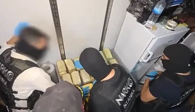İçişleri Bakanlığı 71 ilde uyuşturucu operasyonu düzenledi. Toplamda 807 şüpheli tutuklandıİçişleri Bakanlığı, 15 günde 71 ilde operasyon düzenledi. 843,5 kilo uyuşturucu madde ile 2 milyon 312 bin 455 adet uyuşturucu hap ele geçirildiğini ve 807 şüphelinin de tutuklandığını duyurdu.