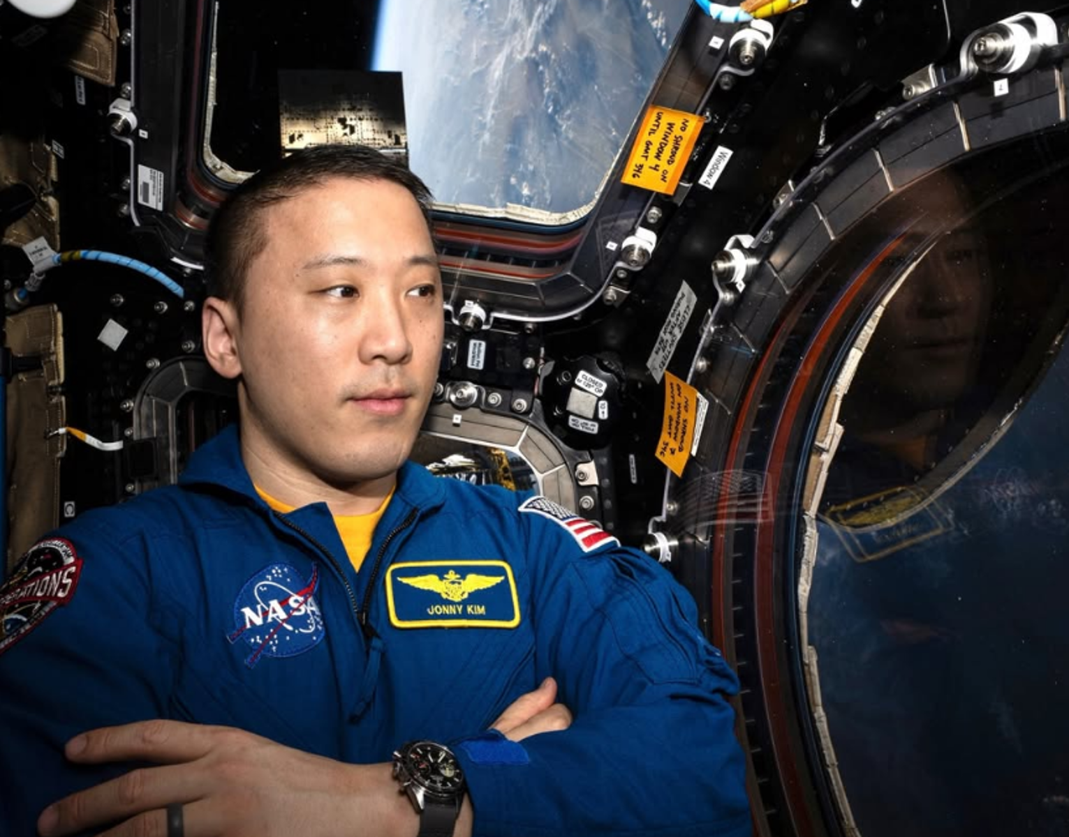 Uzayda 245 gün geçirdi, dönünce NASA'dan ayrıldı. Hem asker hem doktor hem de astronot