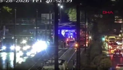 Zeytinburnu'nda iki tramvay çarpıştıZeytinburnu'nda iki tramvay kafa kafaya çarpıştı. 10 kişi yaralandı.